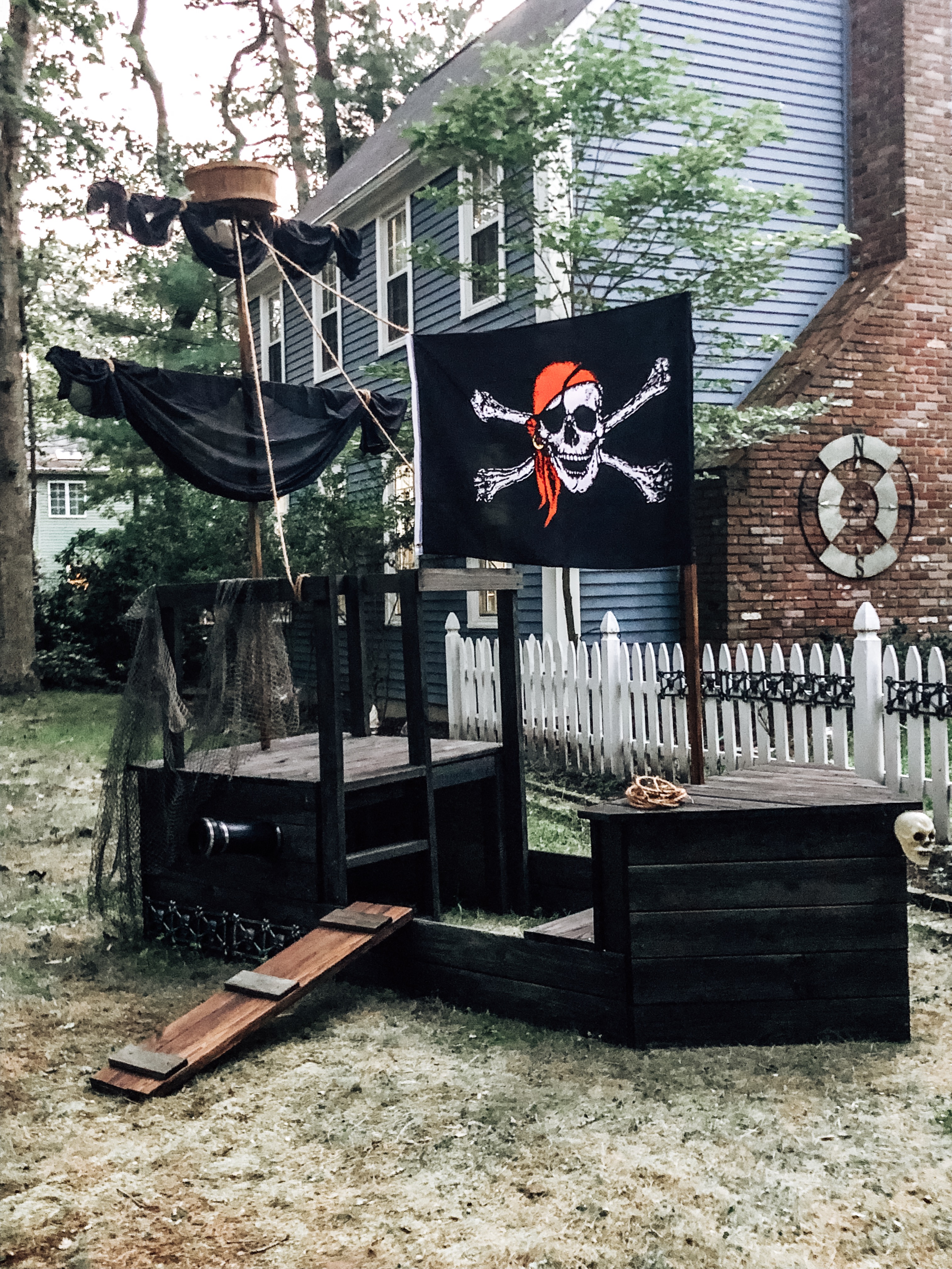 Outdoor halloween on sale pirate decorations